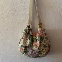 Schultertasche, Beuteltasche, tote bag, Umhängetasche aus hochwertigem Baumwollcanvas mit Blumenmuster Bild 3
