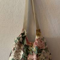 Schultertasche, Beuteltasche, tote bag, Umhängetasche aus hochwertigem Baumwollcanvas mit Blumenmuster Bild 5