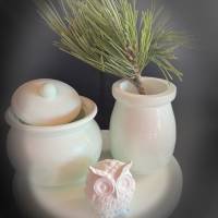Set aus Töpfchen, Eule und kleiner Vase auf einem runden Tablett Bild 1