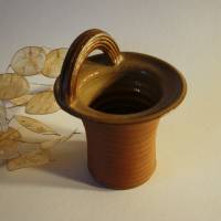Keramik kleines Holzbrandgefäß Becher mit Bogenhenkel Holzbrandkeramik Bild 1