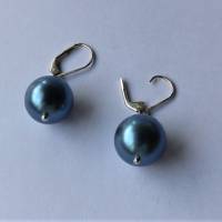 Coole Ohrhänger mit auffälligen blauen Muschel Perlen. Hergestellt in Handarbeit von unserem Goldschmied Bild 3