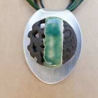 Keramikschmuck Collier *Long Green*  Suppenlöffel Keramikplatte Lederband Lagenlook Unikat Bild 5