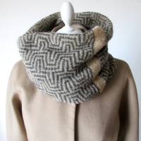 Gestrickter Loop mit Muster in Beige und Grau, Unisex Rundschal Wolle und Mohair, Unikat Schal Winter Bild 1