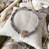 Armband „Ahornblatt“ lavendel - Perlenarmband mit Glasschliffperlen, Rocailles und zentralem Ahornblatt in Lavendel Bild 2