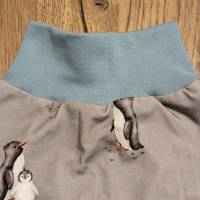Pumphose mit Pinguinen aus Jersey - grau mit blauen Bündchen - Größe 62/68 Bild 5