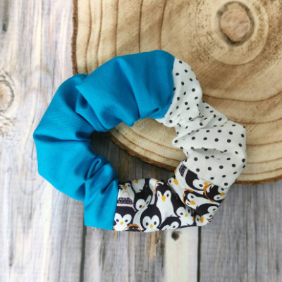 Scrunchie PINGUINE in Aquablau, schwarz-weiß gepunktet | Haargummi, Haarband | RÄUBERKIND