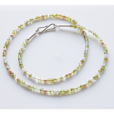 Zarte hellgrüne Halskette Edelsteine Silber