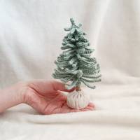 Kleiner gehäkelter Weihnachtsbaum, Wohndeko Bild 3