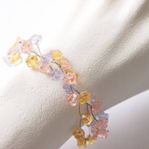 Pastellfarbiges Armband aus Glasblüten auf Edelstahl geknotet 19 cm mit Silber Verschluss Bild 2