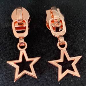 Zipper Small Star, breit, rosegold / Schieber für Reißverschlüsse mit Spiralraupe Bild 2
