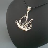 Draht Schmetterling im Süßwasser Perlen/ Schmuck aus Draht/ Drahtschmuck mit Perlen/ Unikat Halskette Bild 1