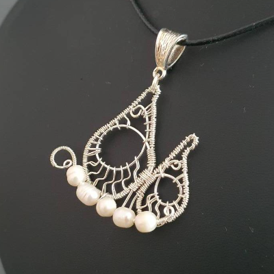Draht Schmetterling im Süßwasser Perlen/ Schmuck aus Draht/ Drahtschmuck mit Perlen/ Unikat Halskette