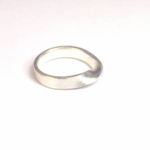 Hand geschmiedeter Möbius Ring Silber Bild 8