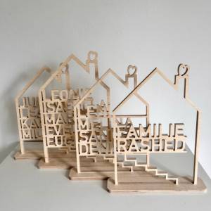 Haus mit Namen aus Holz - personalisiertes Holzhäuschen als Geschenk zum Einzug - Türschild 9mm Bild 6