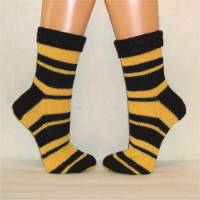 FAN - Socken schwarz - gelb in Gr. 40-41, Damensocken / Herrensocken handgestrickt Bild 3