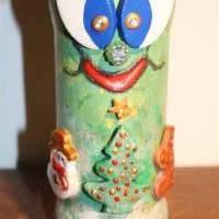 Geldgeschenk Dekofigur GRÜNWICHTEL Weihnachtswichtel witzige Upcyclingfigur aus Weinflasche, gestrickte Accessoires Bild 3