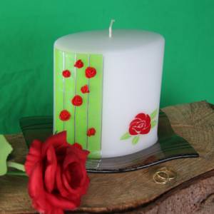 Hochzeitstagskerze mit roten Rosen, weiß, ellipsenförmige Formkerze, Kerze zum Hochzeitstag, Geschenk Hochzeitstag Bild 1