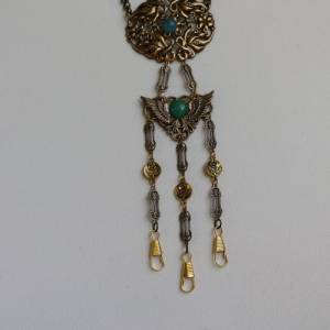 Chatelaine mit Zierteilen im Stil des Art Nouveau und Jade Bild 3
