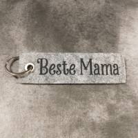 Schlüsselanhänger aus grauem Filz mit der Aufschrift 'Beste Mama' und 'Ich liebe dich' - Abverkauf Bild 2