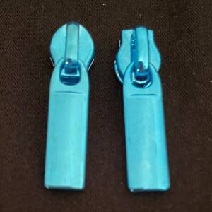 Zipper Intense Colors, schmal, blau / Schieber für schmale Endlosreißverschlüsse mit Spiralraupe / Anhänger / Puller Bild 2