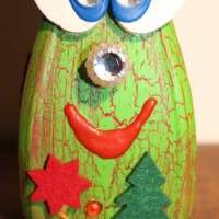 Geldgeschenk Dekofigur WICHTEL Weihnachtswichtel witzige Upcyclingfigur aus Weinflasche, gestrickte Accessoires Bild 8