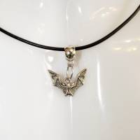 Halskette "Presenting Bat" Fledermaus Lederkette Bild 1