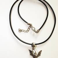 Halskette "Presenting Bat" Fledermaus Lederkette Bild 4