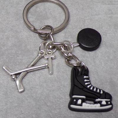 Personalisiere deinen Schlüsselanhänger Eishockey Schlittschuh & Puck – Geschenk für Spieler & Vereine
