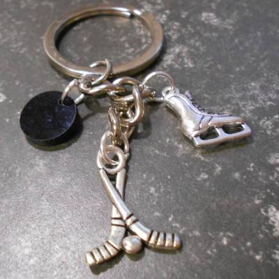 Eishockey Puck Schlüsselanhänger – Glücksbringer & Fanartikel für Sportvereine & Hobby