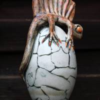 Keramik Stele mit kleiner Drachenechse frostfeste Gartenkeramik Keramikkunst Bild 5