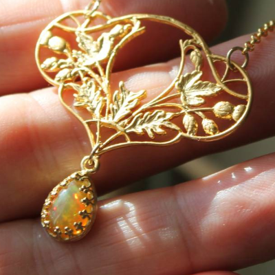 Collier im Stil des Art Nouveau mit echtem Opal Sterlingsilber vergoldet