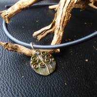 Silberanhänger mit Symbolcarakter dem Baum des Lebens in Gold, Unikat handgeschmiedet aus recyceltem Silber Bild 5