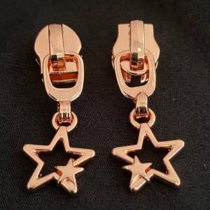 Zipper 2 Stars, breit, rosegold / Schieber für Reißverschlüsse mit Spiralraupe Bild 2