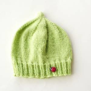 Merino Babymütze handgestrickt Mütze Baby Babywolle grün Marienkäfer Knopf Geschenk Geburt Bild 2