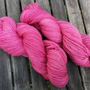 Schurwollgarn 200m /100g - pflanzengefärbt *pink - Mützenwolle pink Bild 1