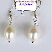 Verspielte Ohrringe mit Tropfen-Perle in Silber 925 gearbeitet. Ein minimalistischer Basic Schmuck mit feiner Note Bild 2