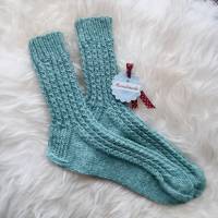 Socken in Gr. 38/39 mit Baumwolle, handgestrickte Strümpfe Söckchen in grün hellgrün lindgrün maigrün Bild 1
