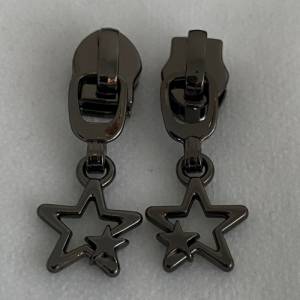 Zipper 2 Stars, breit, gunmetal / Schieber für Reißverschlüsse mit Spiralraupe Bild 2