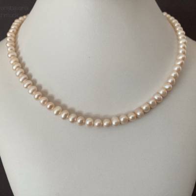Perlenkette mit Magnetverschluss, ovale Zuchtperlen, 48 cm lang, Brautschmuck, Geschenk, Handarbeit aus Bayern