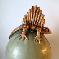 Drachenechse auf Keramikkugel frostfeste Gartenkeramik Keramikobjekt Bild 3