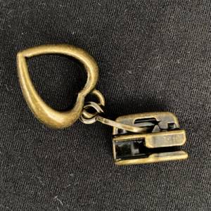 Zipper Heart1, breit, kleine Größe, bronze / Schieber für Reißverschlüsse mit Spiralraupe Bild 3