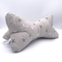 Leseknochen/Nackenkissen aus hellgrauem Baumwollstoff mit Sternen, handgearbeitet Bild 1