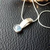 Zarter Anhänger aus recyceltem Silber mit ovalem blauen Opal & Collierkette, Goldschmiedearbeit Unikat Bild 2