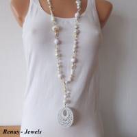 Bettelkette lang weiß goldfarben Perlen mit Holz Anhänger Perlenkette Boho Kette Handgefertigt Bild 2
