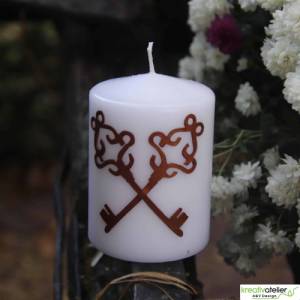 Weiße Kerze mit Schlüsseln in Echtwachsverzierung; Kerze Beruf, Kerze Branche Bild 6