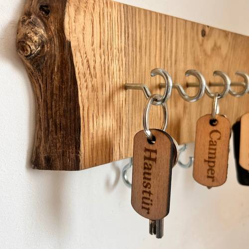 Schlüsselanhänger personalisiert aus Holz für das Schlüsselbrett Autoschlüssel