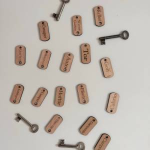 Schlüsselanhänger personalisiert aus Holz für das Schlüsselbrett Autoschlüssel Bild 7