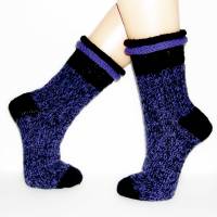Sofa-Socken handgestrickt, schwarz-lila Ringelsocken, Wohlfühlsocken dicke Damensocken, Kuschelsocken, Wunschgröße Bild 2