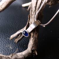 schmeichelhafter Silberanhänger mit blauem Saphir und Schlangenkette, er ist perfekt als Unikat gearbeitet Bild 6