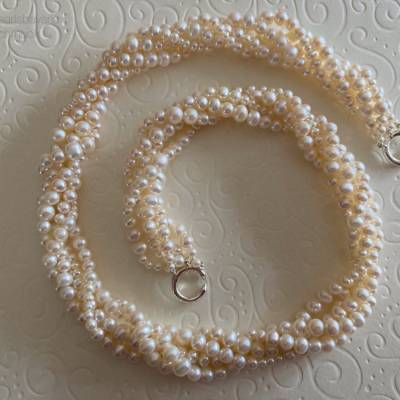 Perlenkette fünfreihig, 63 cm lang, Plus Size, weiße Zuchtperlen, Brautschmuck, Geschenk Frauen, Handarbeit aus Bayern